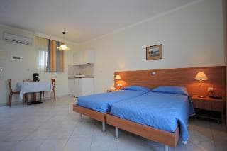 Stay at Golden View Studios