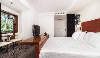 Stay at UR Palacio Avenida