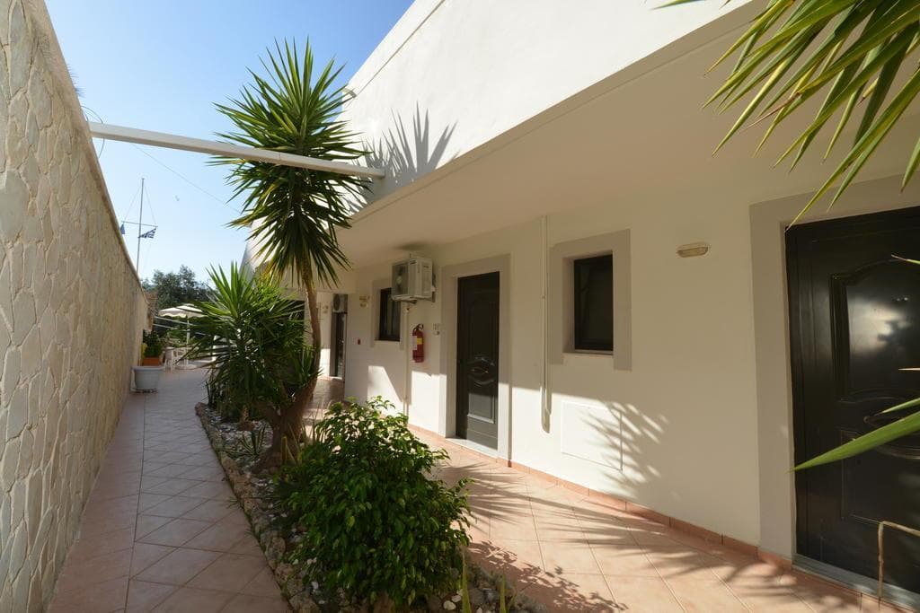 Flight + Stay at Golden View Studios image 10