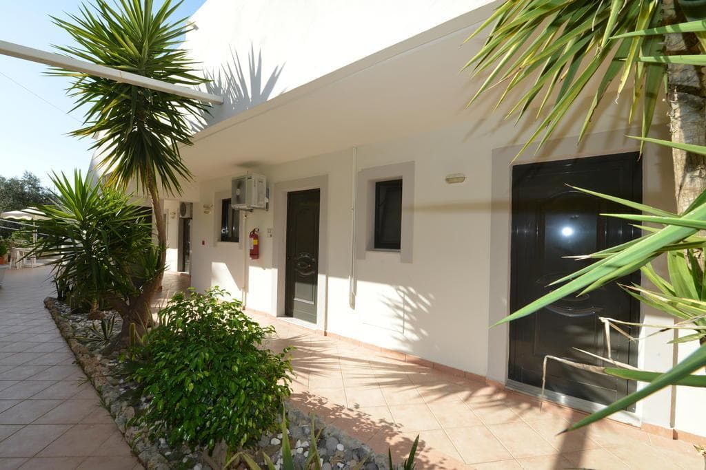 Flight + Stay at Golden View Studios image 23