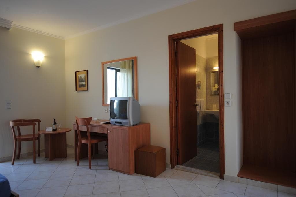 Flight + Stay at Golden View Studios image 15