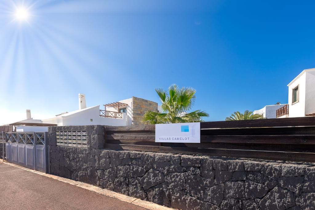 Camelot Holiday Homes by LIVVO - View 1