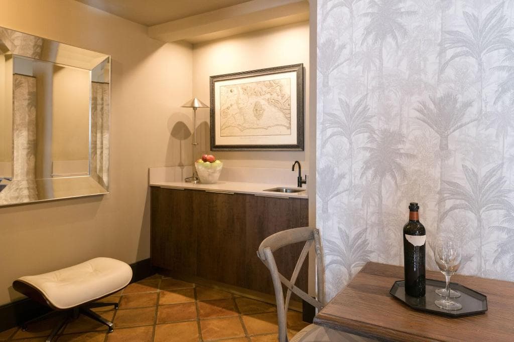 Flight + Stay at 5 Suites image 5